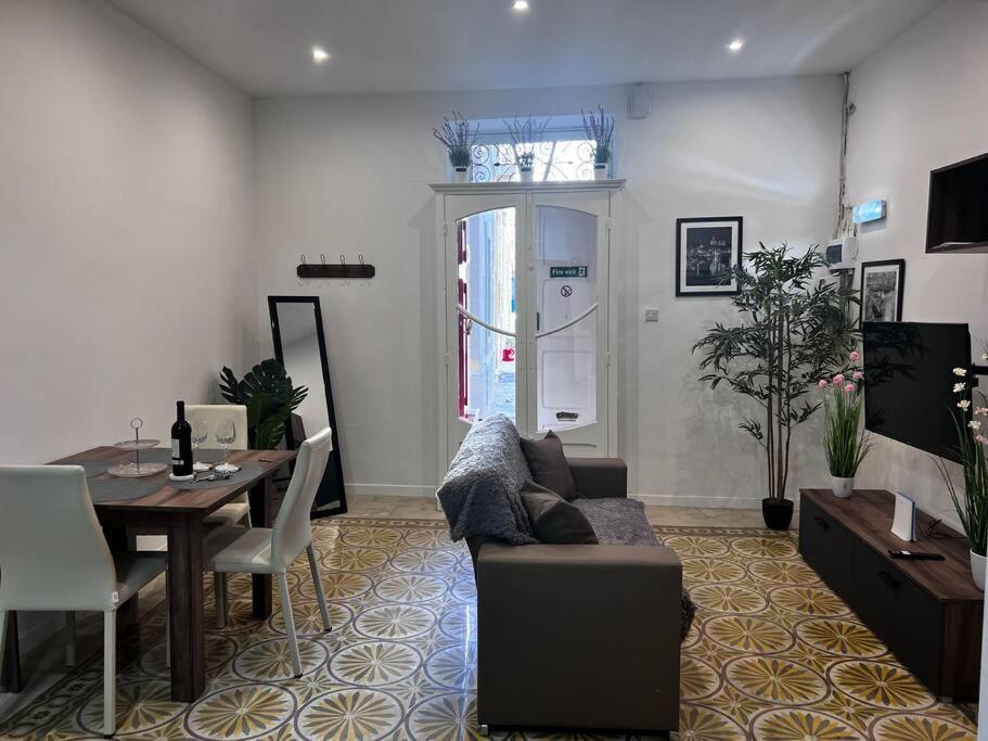 Вилла Dar Barbara - Duplex 1 Double Bed Maltese Style House Cospicua Экстерьер фото